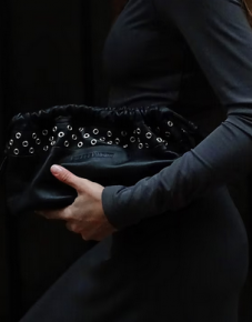  POCHETTE TWIN À ŒILLETS NOIRE PIERRE HARDY