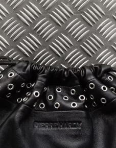  POCHETTE TWIN À ŒILLETS NOIRE PIERRE HARDY